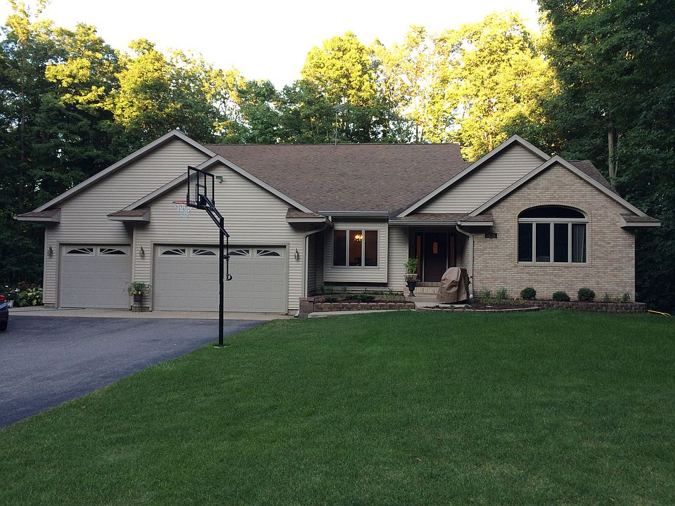 1st image of 223866 Laurie Ann Ln