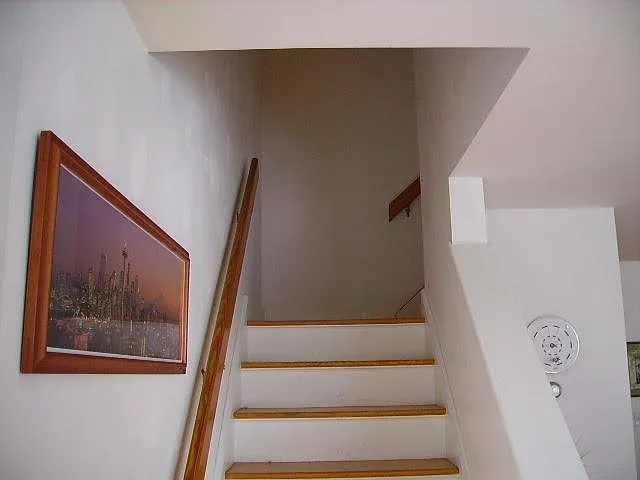 185 Center Ave — Photo 9