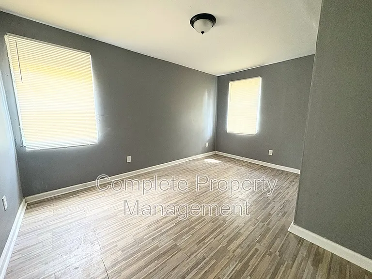 3016 33rd Ct N — Photo 5