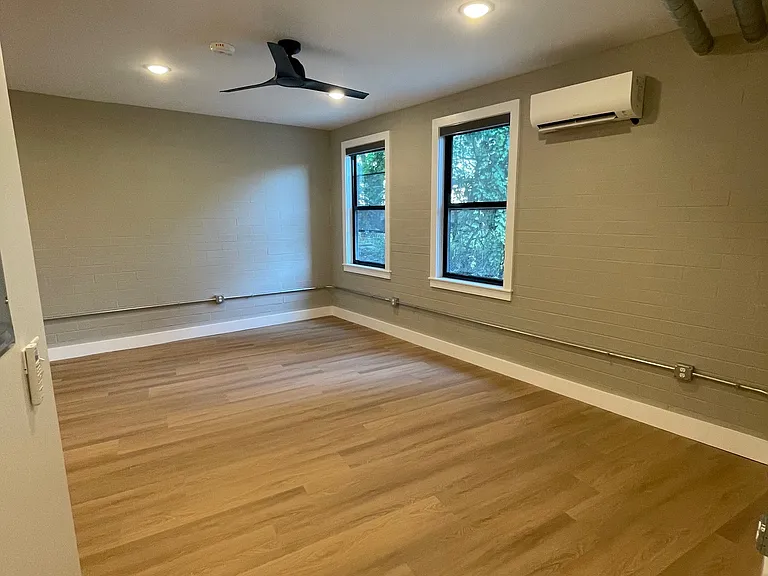 510 W Liberty St #12 — Photo 11