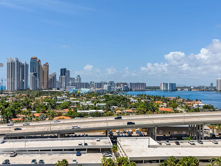 19380 Collins Ave #1527 — Photo 31