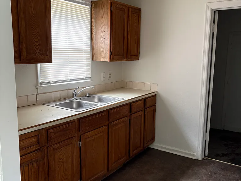 1407 N Pinecrest St — Photo 4
