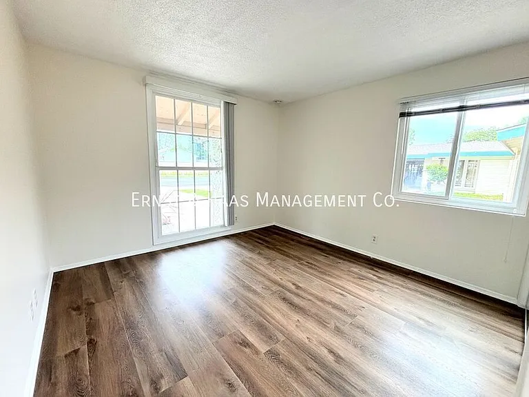 11381 Foster Rd — Photo 18