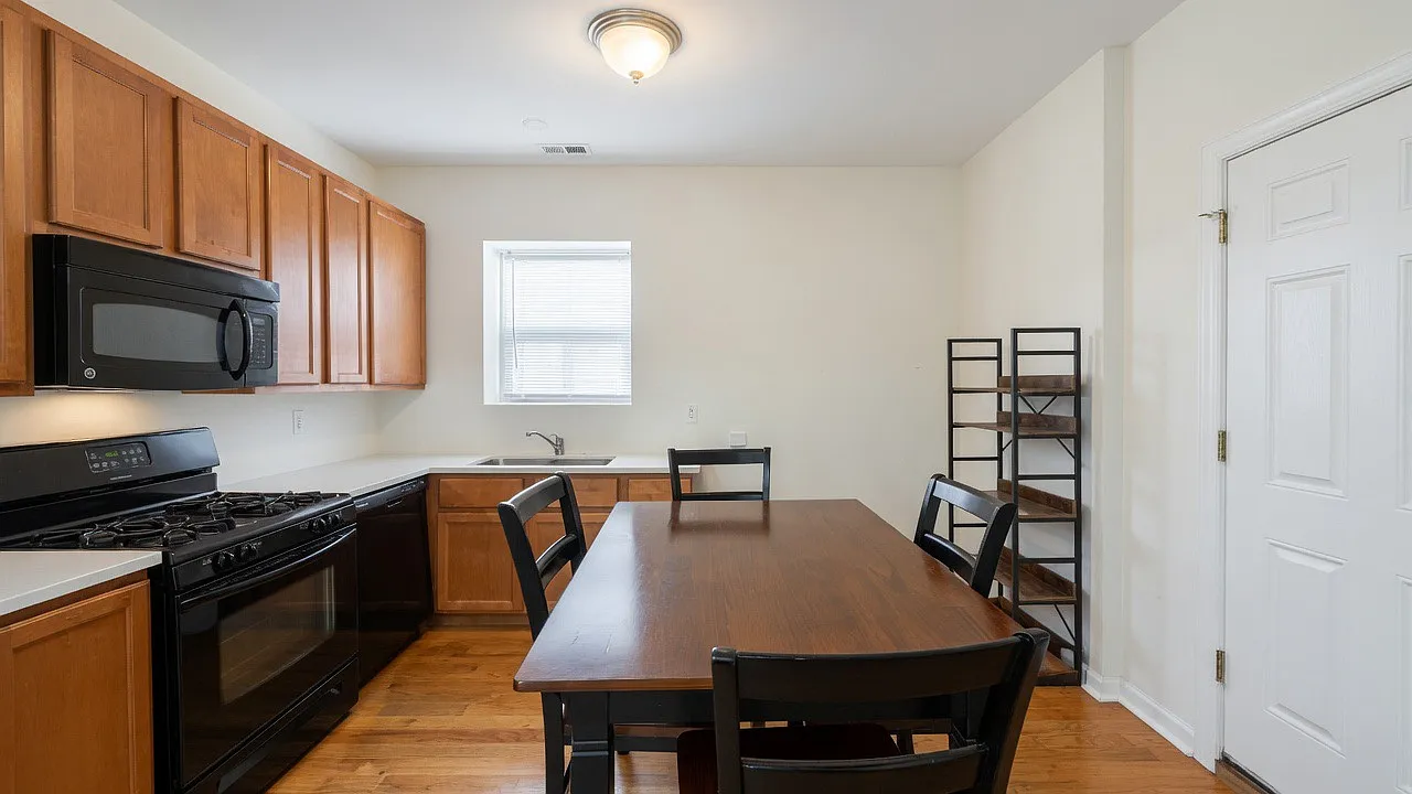 2 bed, $2,356 — Photo 3