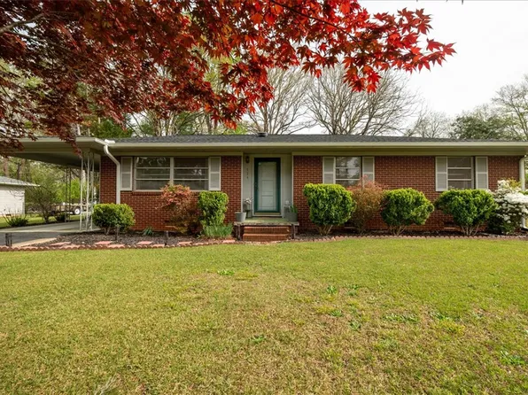 524 S Lovingood Ave, Walhalla, SC 29691