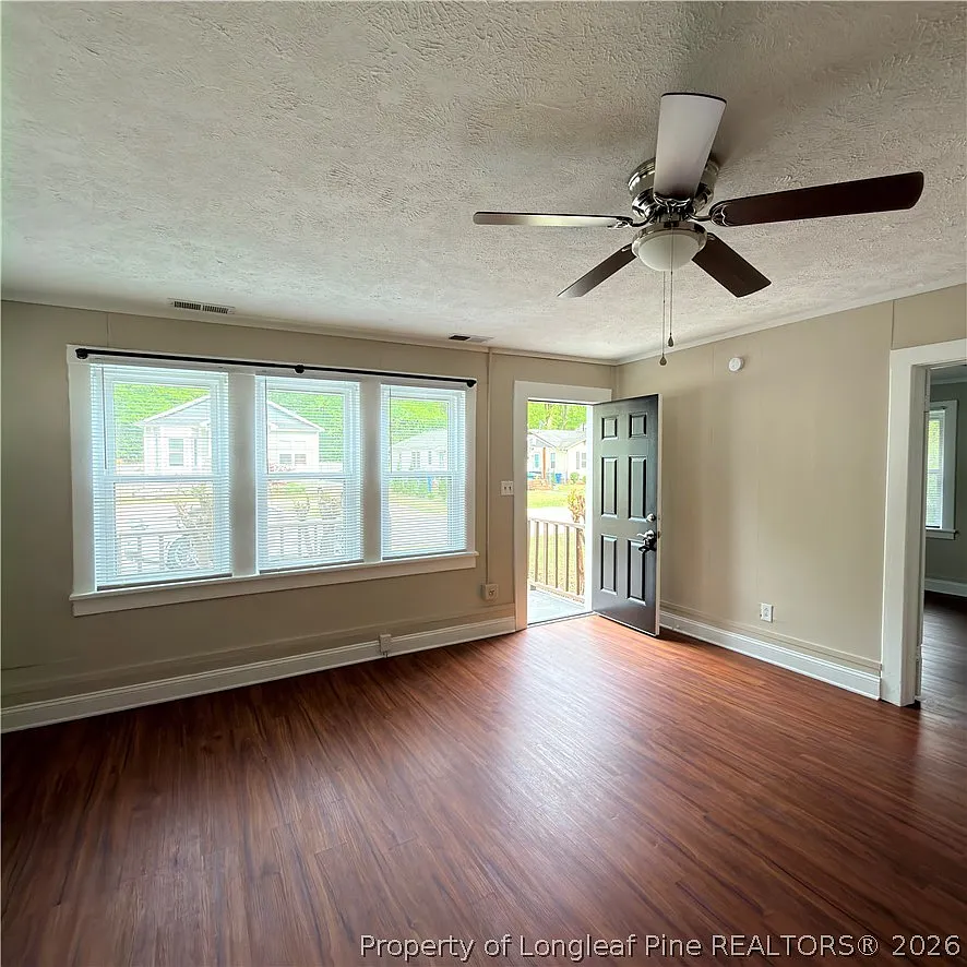 2 bed, 1.0 bath, 901 sqft, $950 — Photo 4
