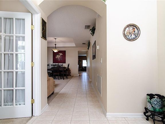 4th image of 325 Fern Lake Dr