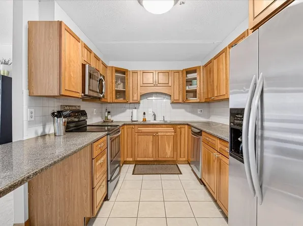 55 Tall Oaks Dr Unit 402, Weymouth, MA 02190