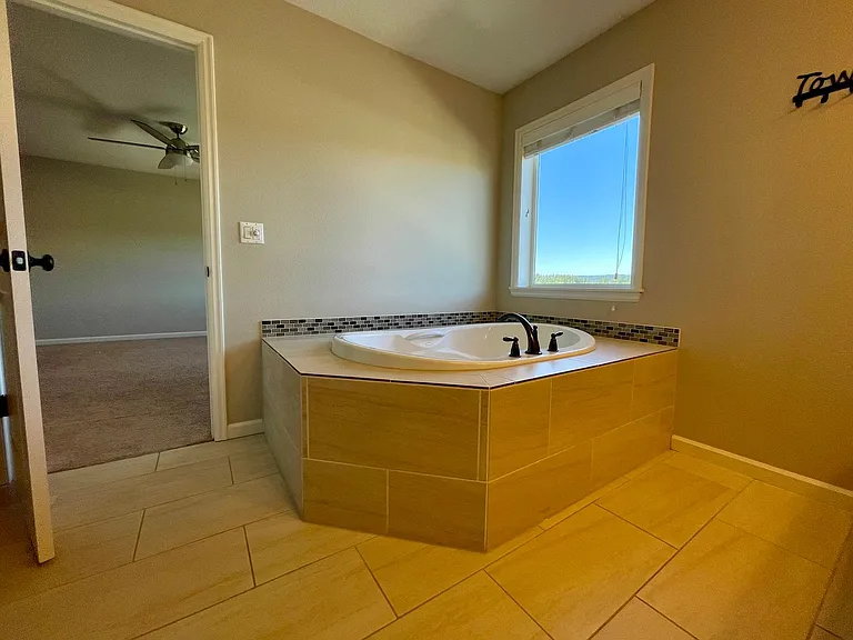 16985 NW Madrone St — Photo 18