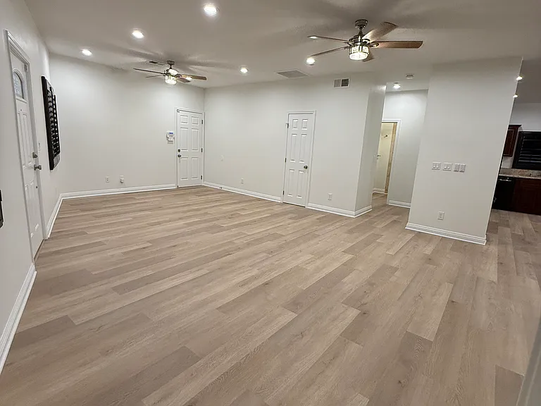 14401 Bloomfield Ave — Photo 3