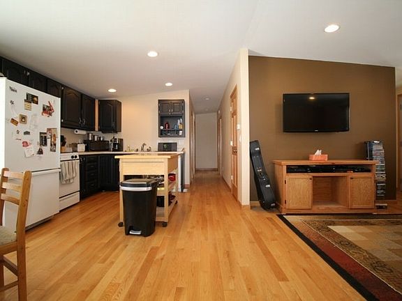 4th image of 223086 Herald Dr