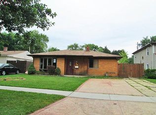 734 S Dennis Rd, Wheeling, IL 60090