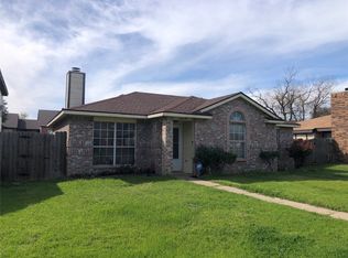 5904 Royalcrest Dr, Arlington, TX 76017