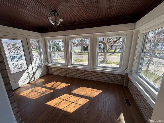 3rd image of 427 Wesley St