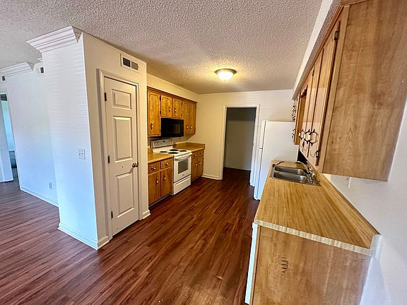 5th image of 3874 Northeast Dr APT C