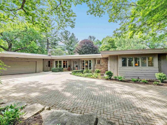 3062 Bay View Dr, Green Bay, WI 54311
