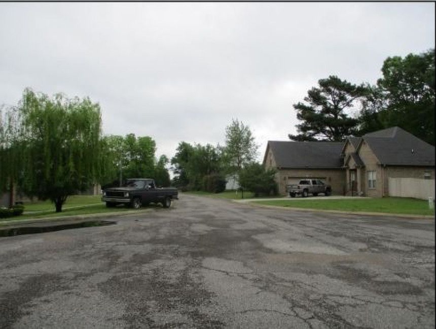 Exterior Neighborhood (street photo)