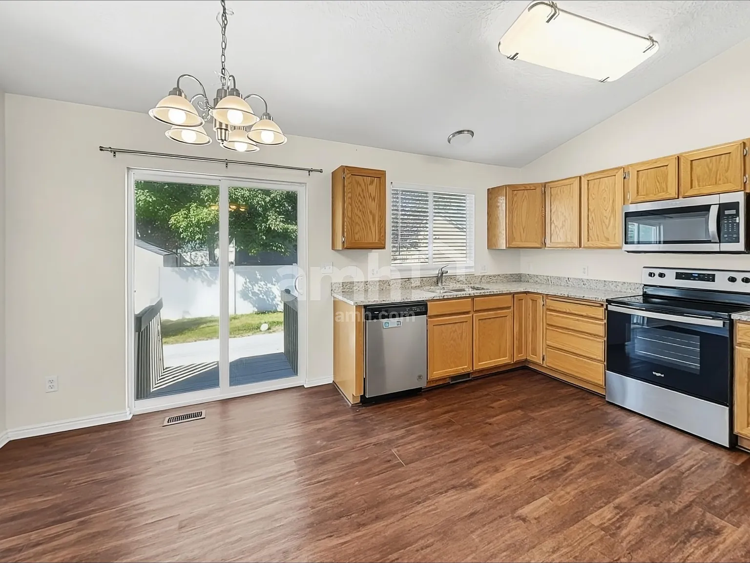 5 bed, 3.0 bath, 2540 sqft, $2,280 — Photo 4