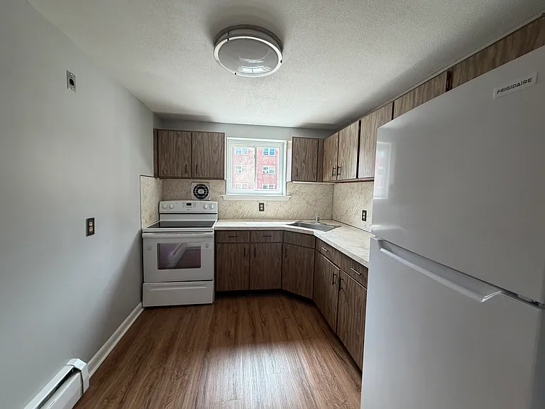 138 Store Ave #3R — Photo 3
