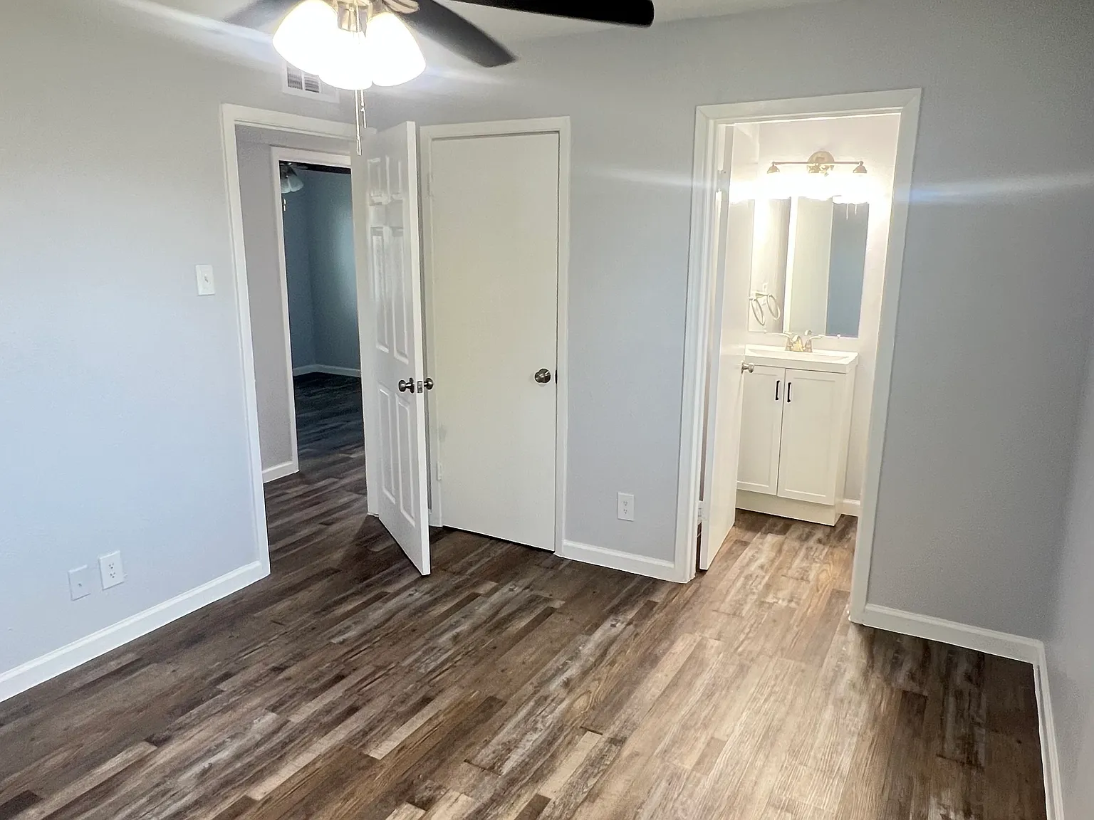 2 bed, 800 sqft, $1,299 — Photo 3