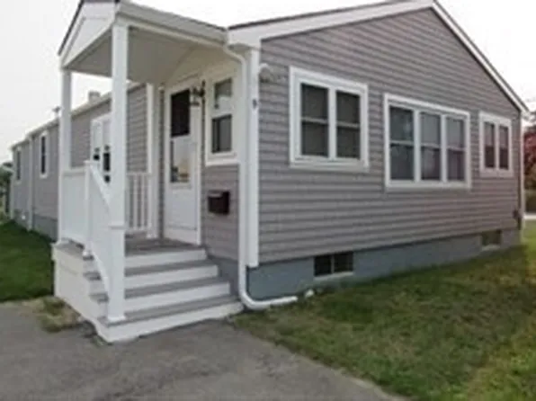9 Saltworks Ln, Buzzards Bay, MA 02532