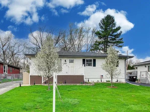 4318 Sioux Ln, McHenry, IL 60050