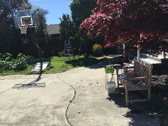 3rd image of 467 Cypress Ave