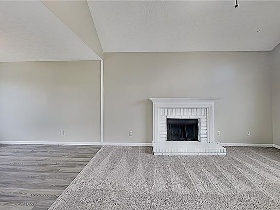 3rd image of 112 Thornwood Dr