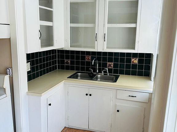 3rd image of 162 Dean St Floor 2