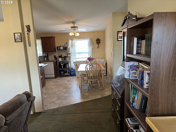4th image of 512 W Railroad Ave