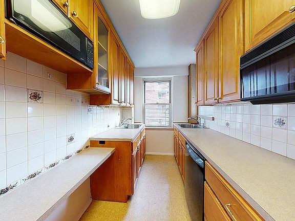 3rd image of 575 Grand St #D906