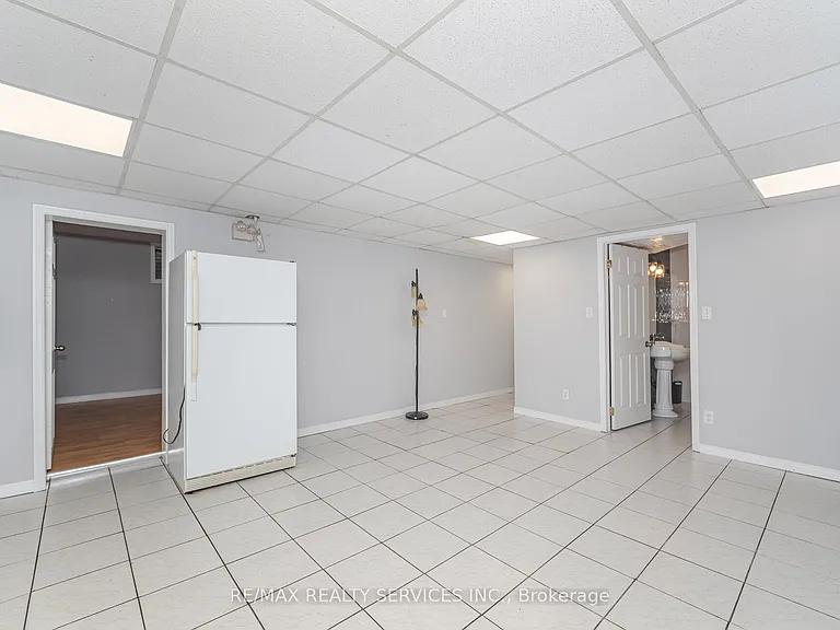 21 Beverley St #LOWER — Photo 14