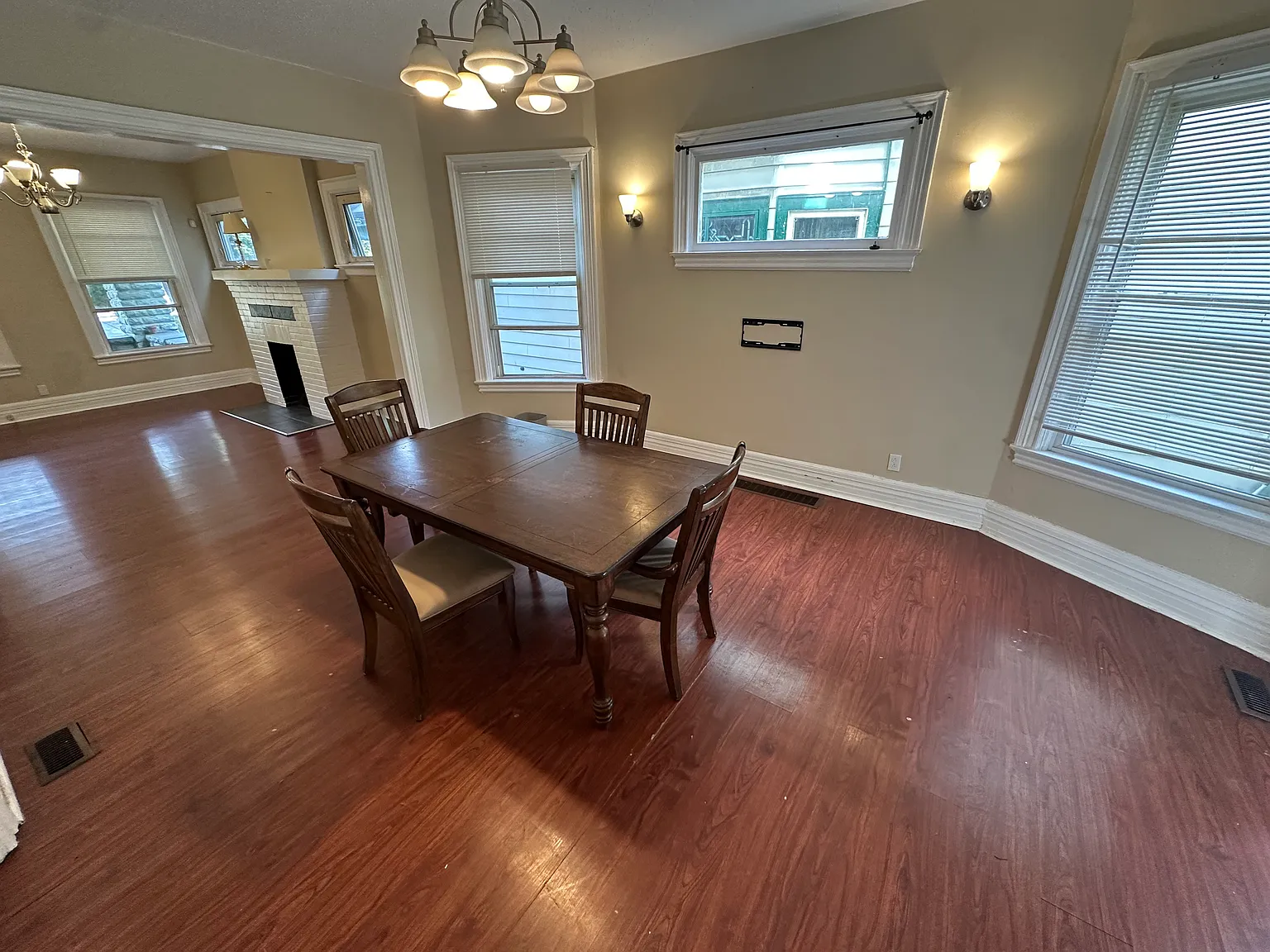 5 bed, 3466 sqft, $2,800 — Photo 4