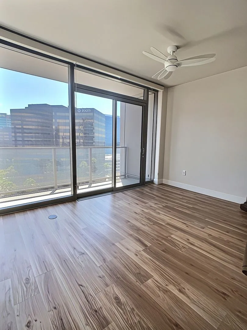 Beautiful and Spacious 2 Bedroom Condo with Spectacular Views at Axis — Photo 3