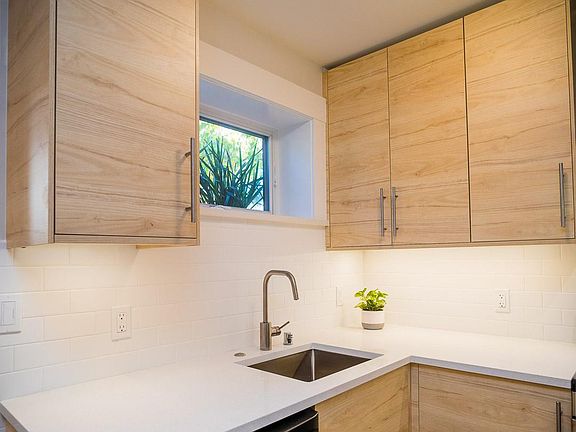 Stainless steel sink w/ garbage disposal