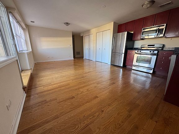 3rd image of 2501 W Bryn Mawr Ave APT 201
