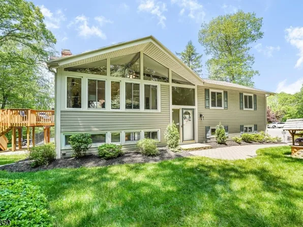 31 Sherwood Ct, West Milford Twp., NJ 07435
