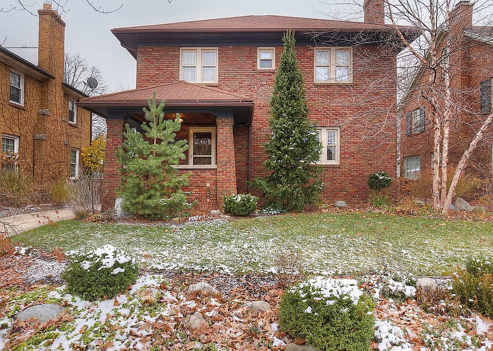1st image of 1035 Iroquois Dr SE