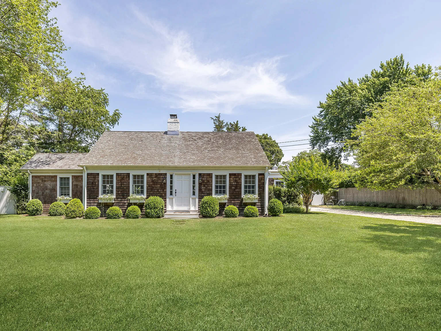 Stylish Sag Harbor Village Getaway — Photo 3