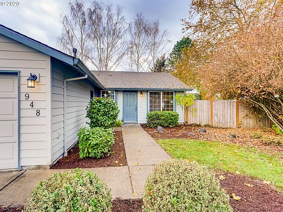4th image of 948 NE Naomi Ct