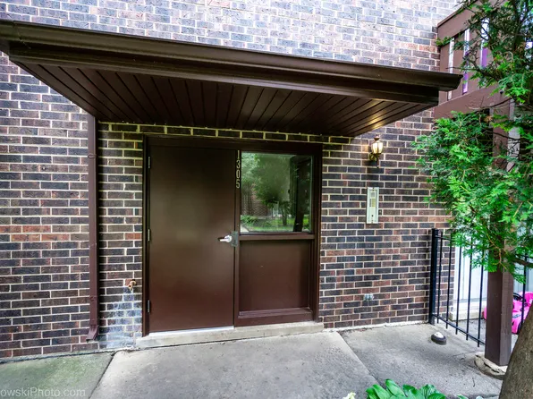 1305 E Turtle Creek Cir, Palatine, IL 60074