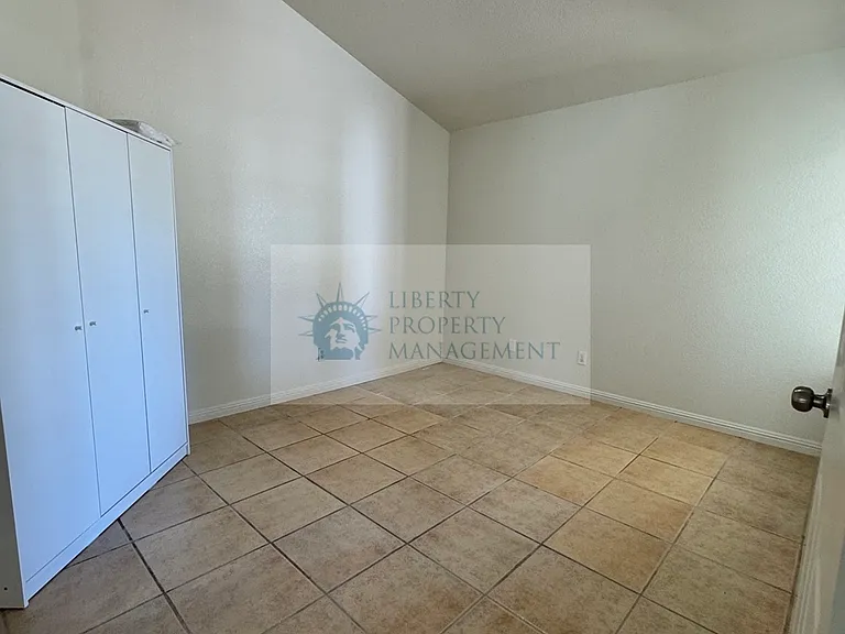 135 Decatur Ave — Photo 3