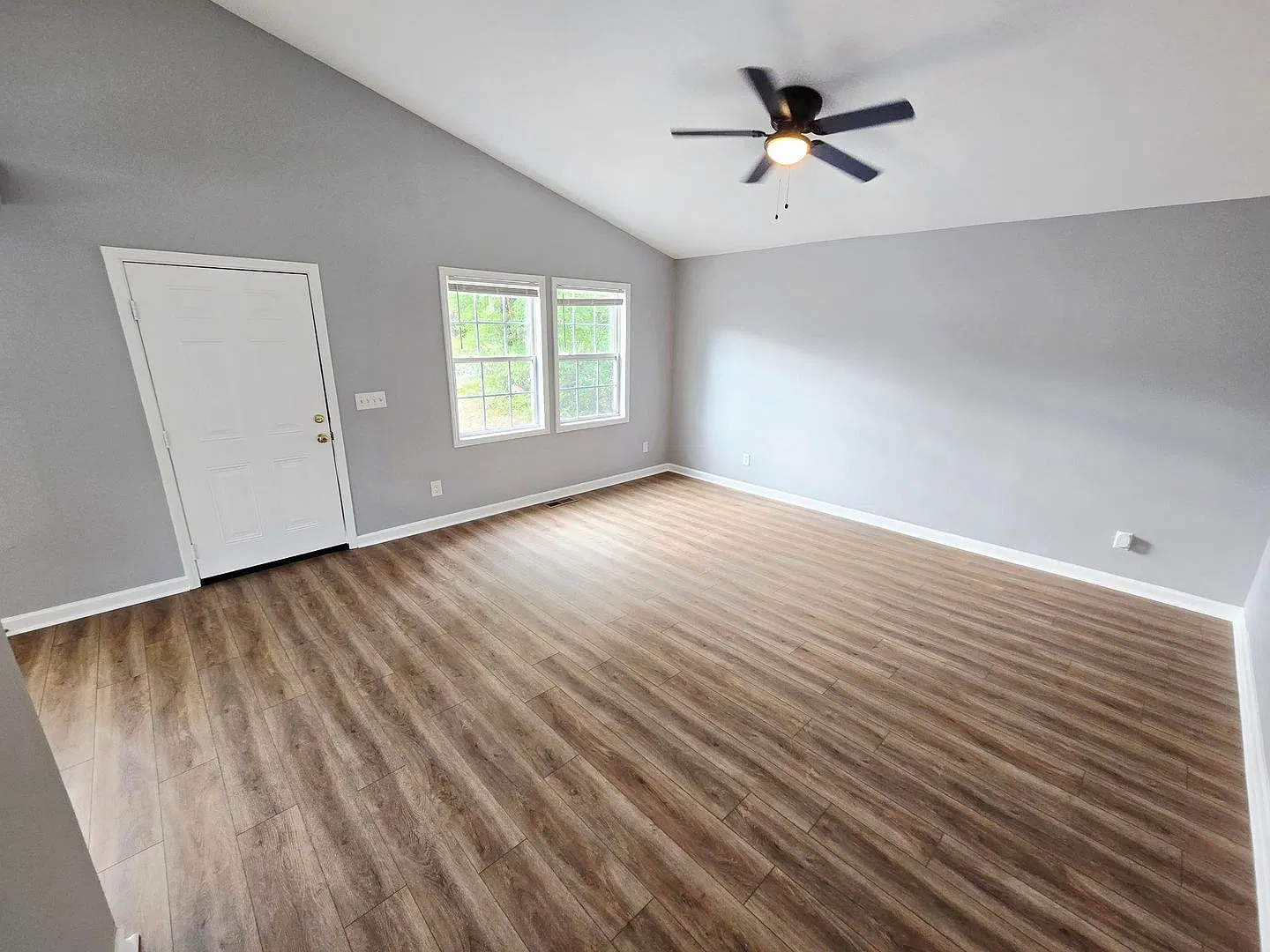 Freshly Updated 3BR/2BA Home — Photo 2