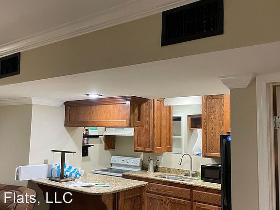 4th image of 350 W Avenue L APT 14