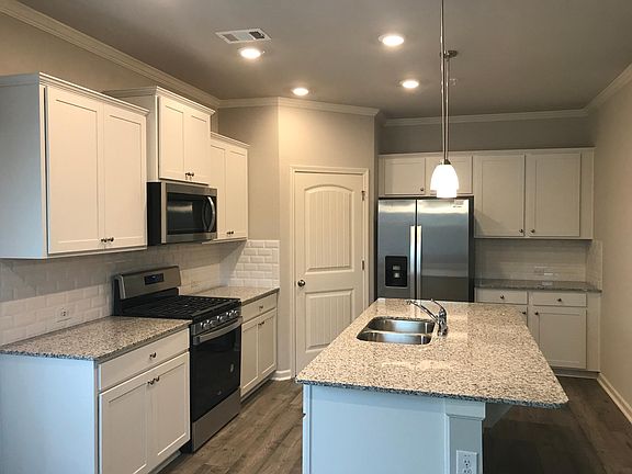 5th image of 801 Upper Dove Ct