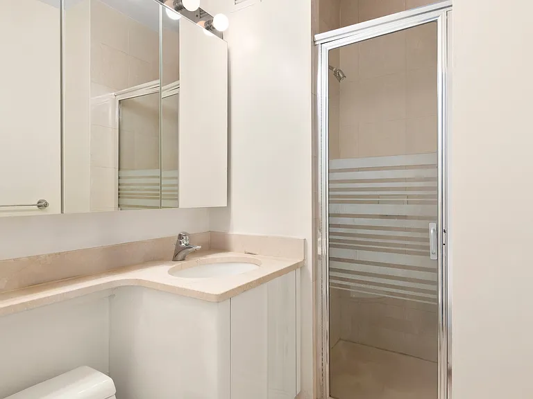 250 E 40th St #27B — Photo 11