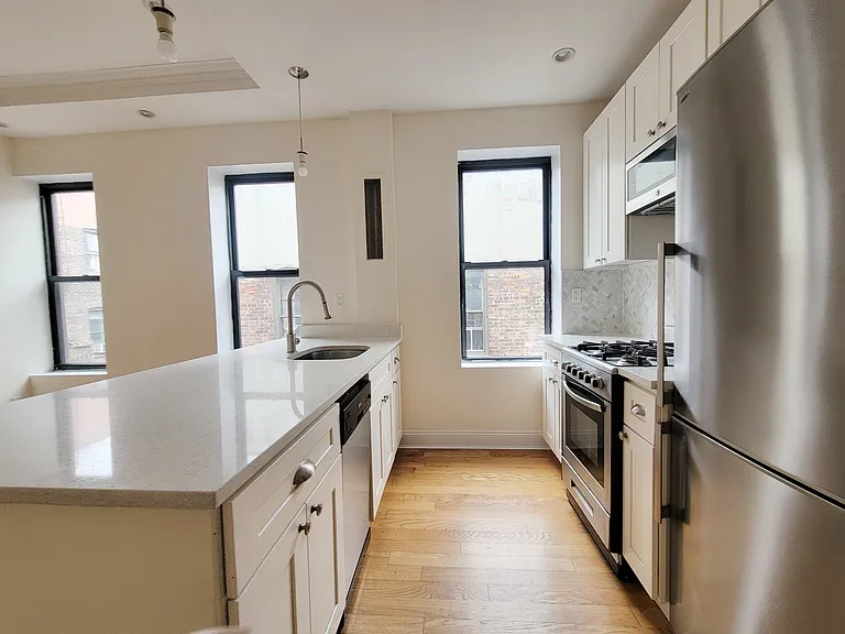 3147 Broadway #19 — Photo 1