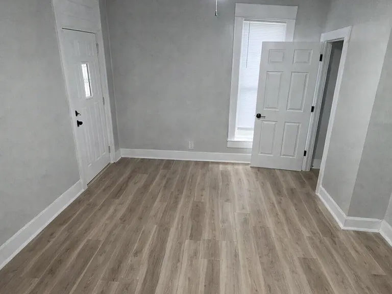 1115 N Bell St — Photo 9