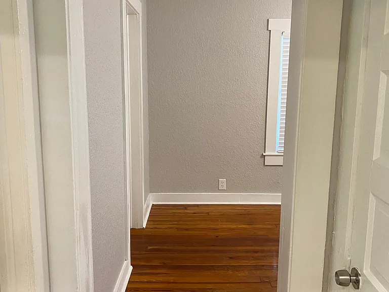 Hallway to livingroom