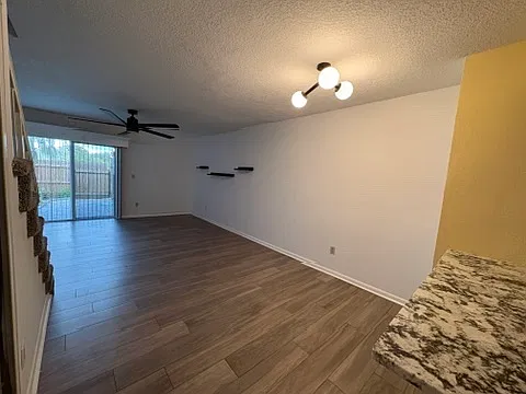 2 bed, 2.5 bath, 1200 sqft, $2,191 — Photo 3